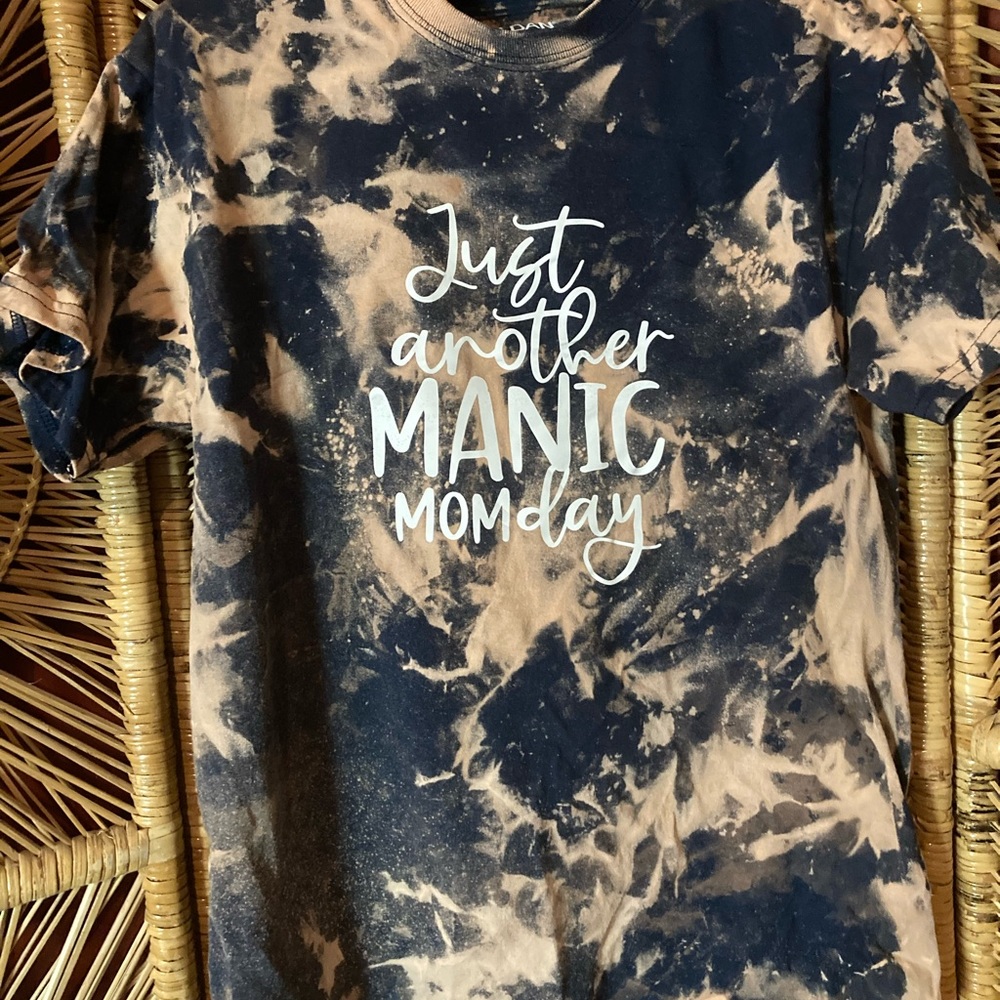 Manic MOM day tee